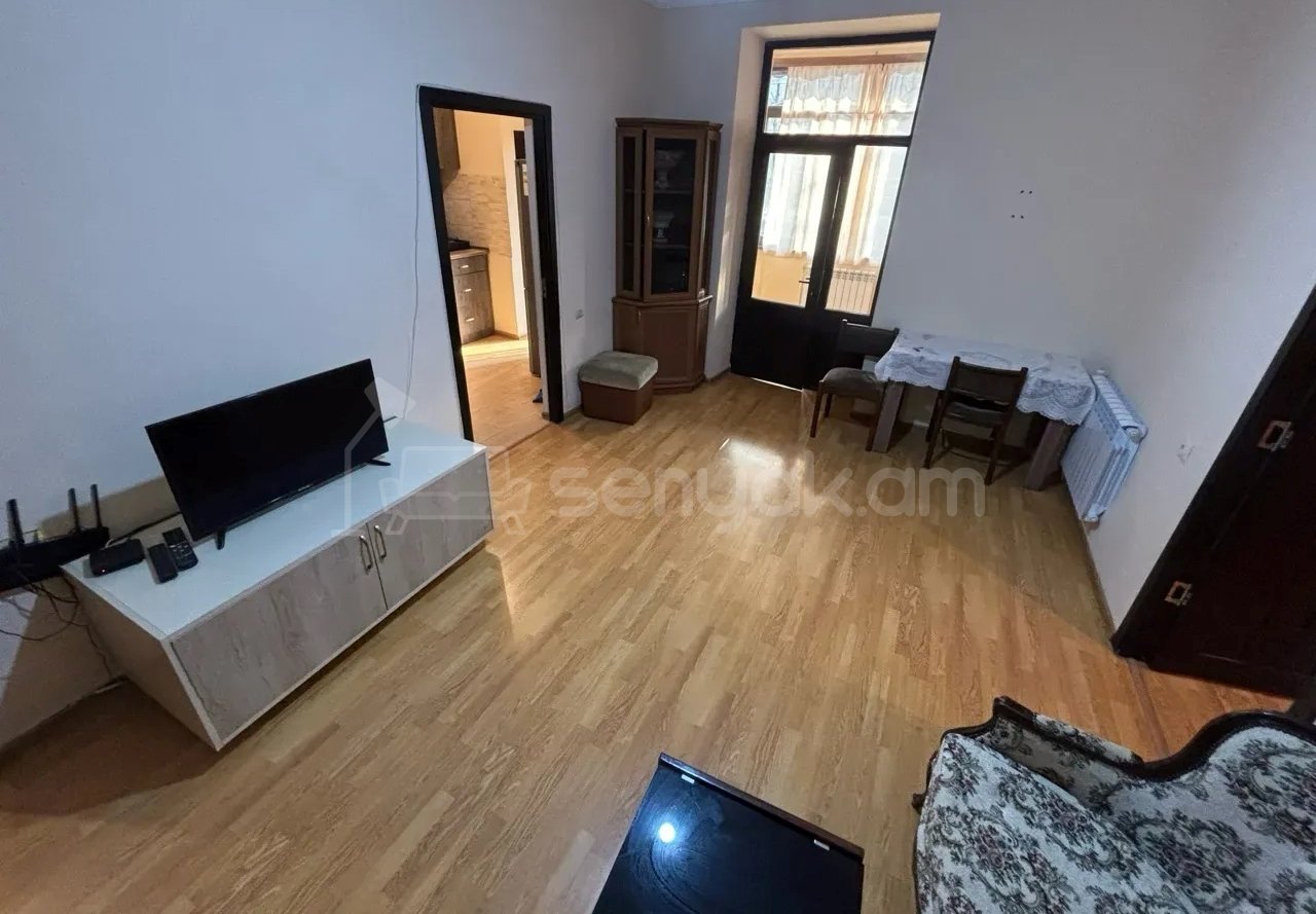 2 Սենյականոց Բնակարան Քարե Շենքում, 65քմ, 1/5 հարկ, Կապիտալ Վերանորոգված