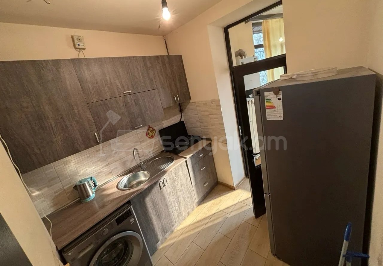 2 Սենյականոց Բնակարան Քարե Շենքում, 65քմ, 1/5 հարկ, Կապիտալ Վերանորոգված