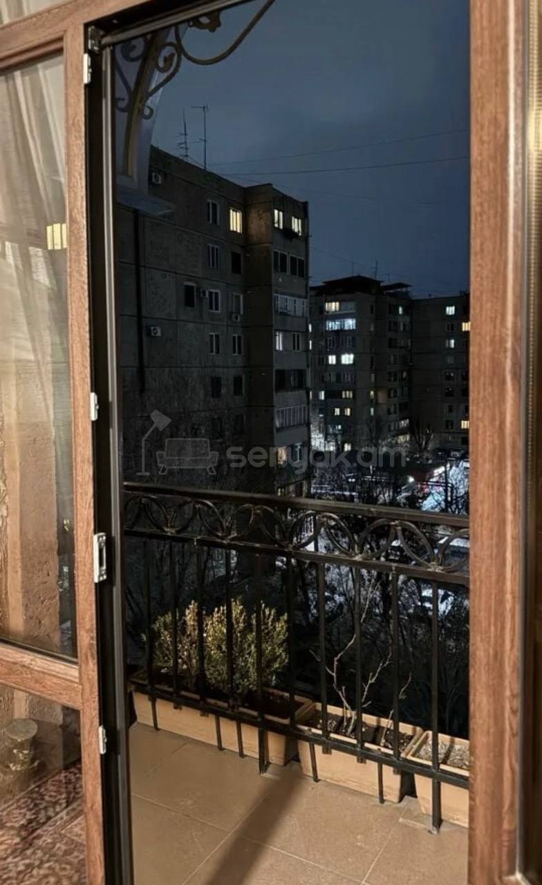 2 Սենյականոց Բնակարան Քարե Շենքում, 70քմ, 5/5 հարկ, Կապիտալ Վերանորոգված, Կահավորված