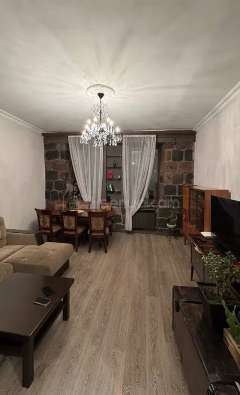 2 Սենյականոց Բնակարան Քարե Շենքում, 70քմ, 5/5 հարկ, Կապիտալ Վերանորոգված, Կահավորված