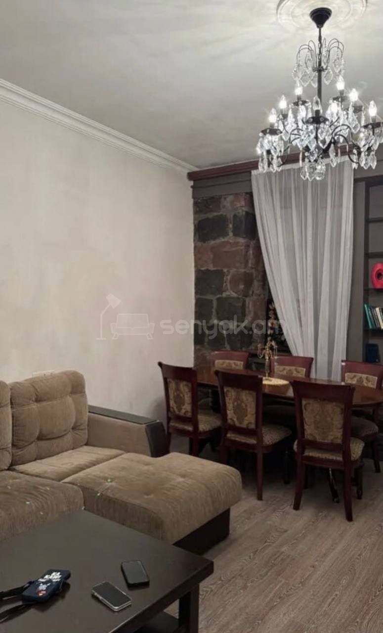 2 Սենյականոց Բնակարան Քարե Շենքում, 70քմ, 5/5 հարկ, Կապիտալ Վերանորոգված, Կահավորված