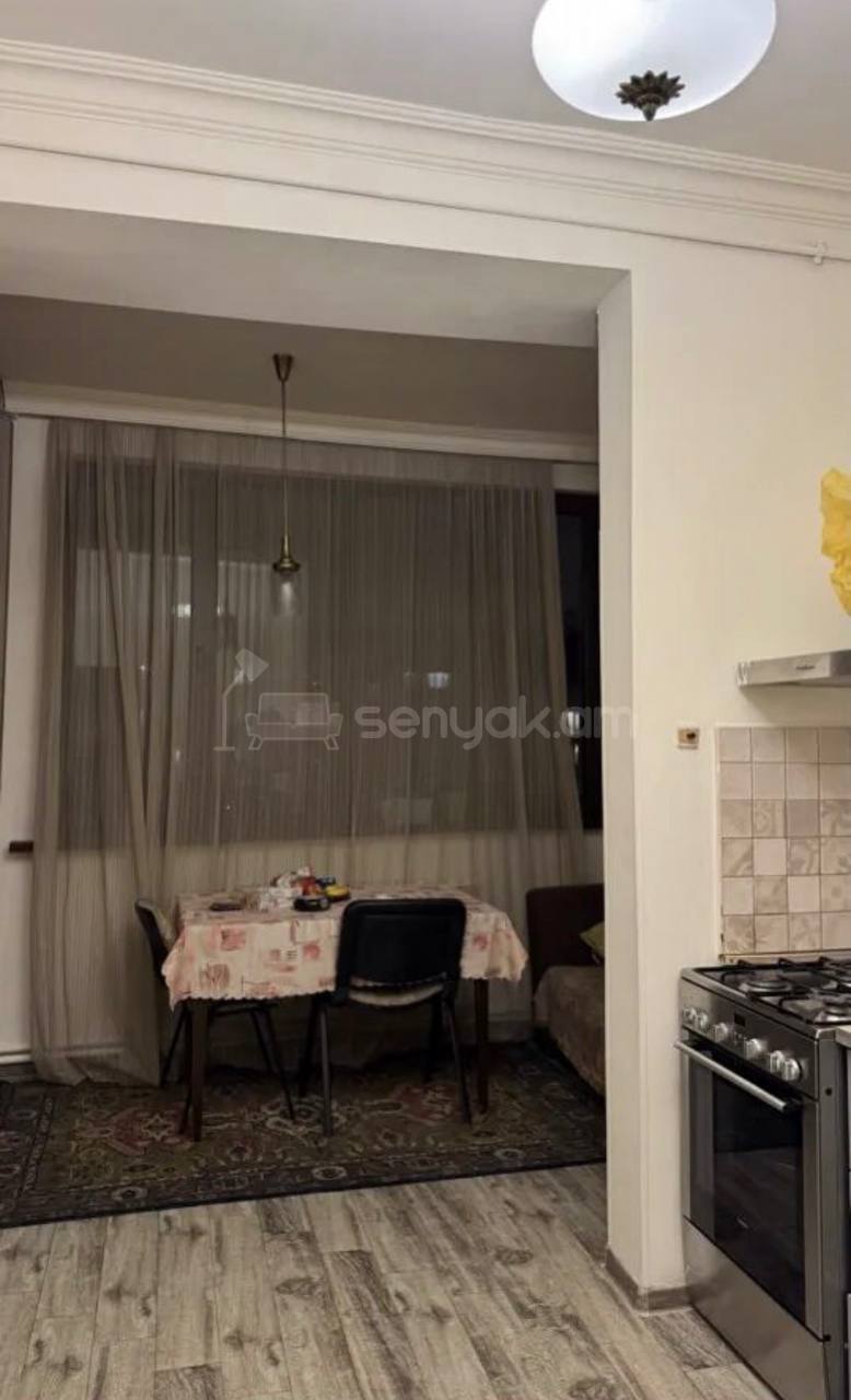 2 Սենյականոց Բնակարան Քարե Շենքում, 70քմ, 5/5 հարկ, Կապիտալ Վերանորոգված, Կահավորված