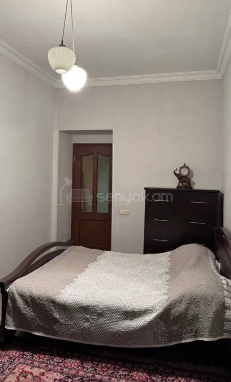 2 Սենյականոց Բնակարան Քարե Շենքում, 70քմ, 5/5 հարկ, Կապիտալ Վերանորոգված, Կահավորված