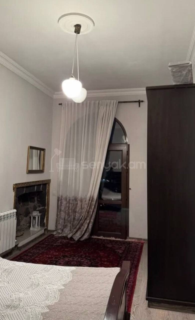 2 Սենյականոց Բնակարան Քարե Շենքում, 70քմ, 5/5 հարկ, Կապիտալ Վերանորոգված, Կահավորված