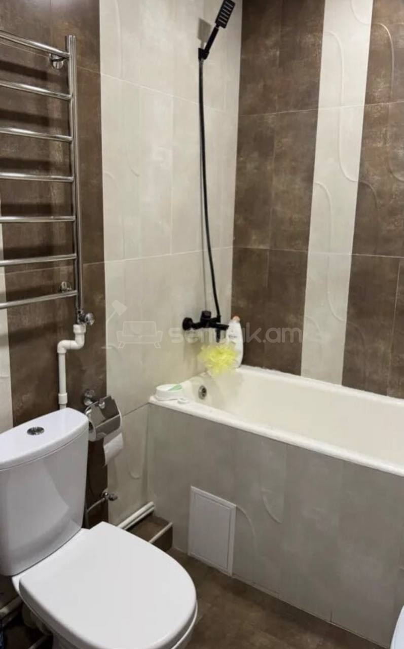 2 Սենյականոց Բնակարան Քարե Շենքում, 70քմ, 5/5 հարկ, Կապիտալ Վերանորոգված, Կահավորված