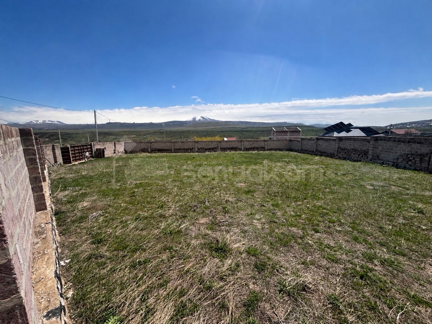 Բնակելի Նշանակության Հողատարածք, 1200քմ, Խմելու Ջրով, Էլեկտրականությամբ, Պարսպապատ