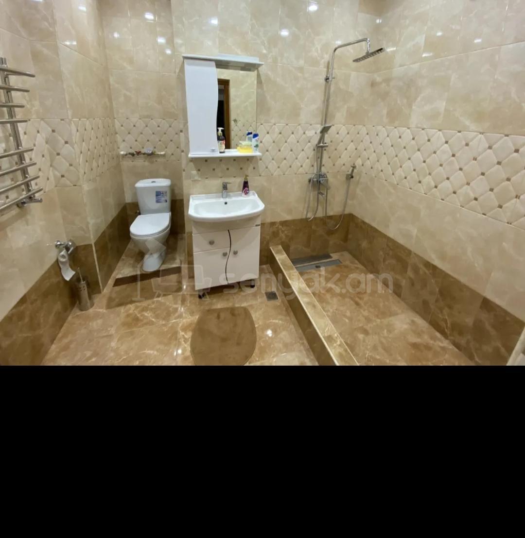 3 Սենյականոց Բնակարան Քարե Շենքում, 73քմ, 2/4 հարկ, Դիզայներական Վերանորոգված, Կահավորված, Արևկող