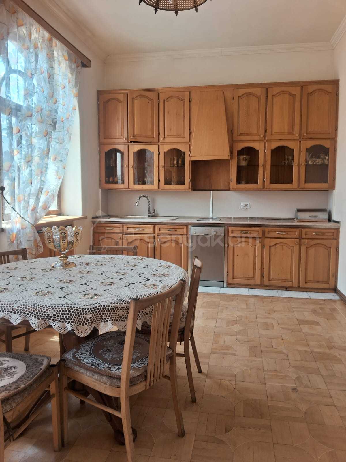 5 Սենյականոց Սեփական Տուն, 200քմ, Կապիտալ Վերանորոգված, Կահավորված