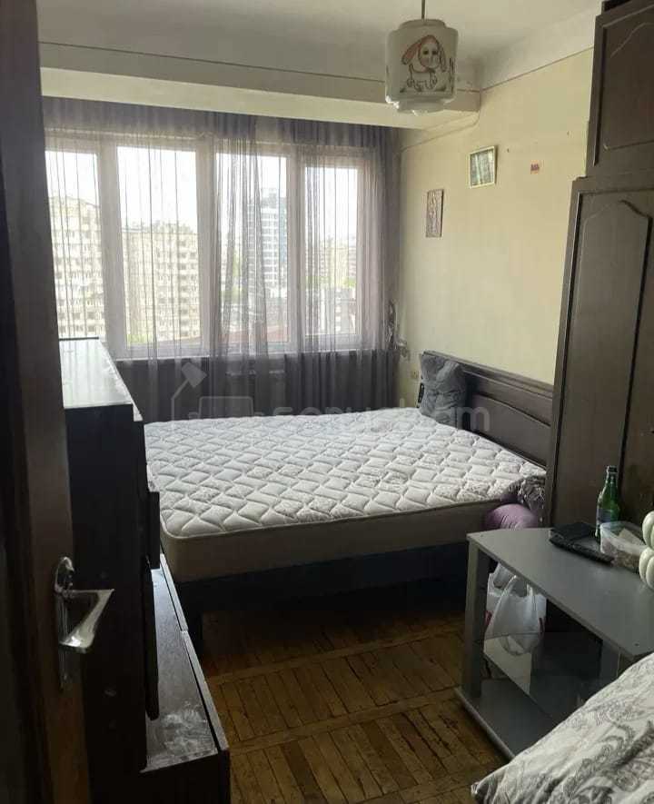 3 Սենյականոց Բնակարան, 11քմ, 13/14 հարկ, Նորմալ Վիճակում