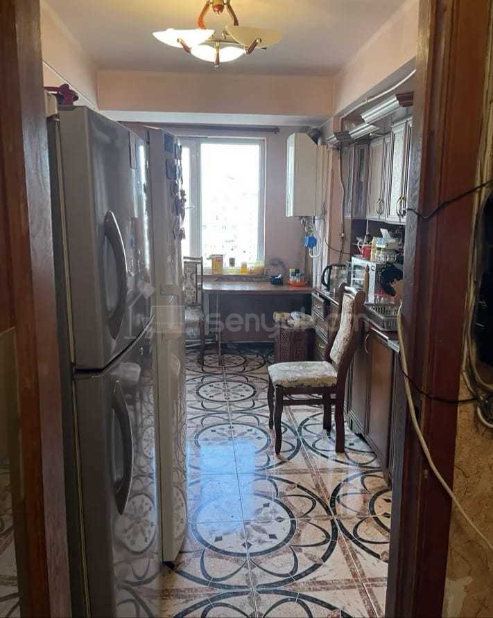 3 Սենյականոց Բնակարան, 11քմ, 13/14 հարկ, Նորմալ Վիճակում