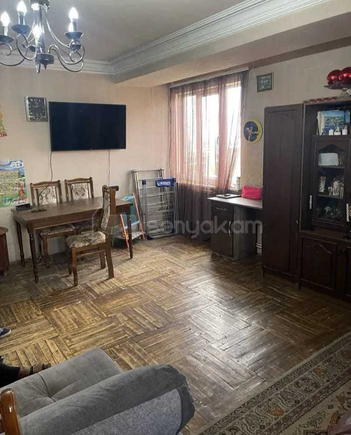 3 Սենյականոց Բնակարան, 11քմ, 13/14 հարկ, Նորմալ Վիճակում