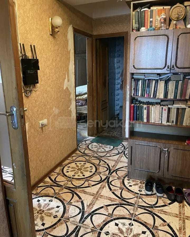 3 Սենյականոց Բնակարան, 11քմ, 13/14 հարկ, Նորմալ Վիճակում