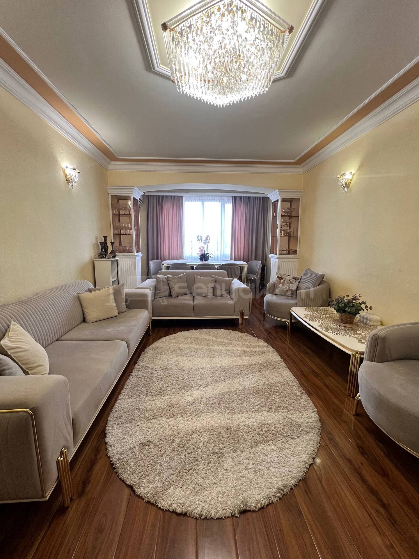 5 Սենյականոց Բնակարան Քարե Շենքում, 105քմ, 4/5 հարկ, Կապիտալ Վերանորոգված
