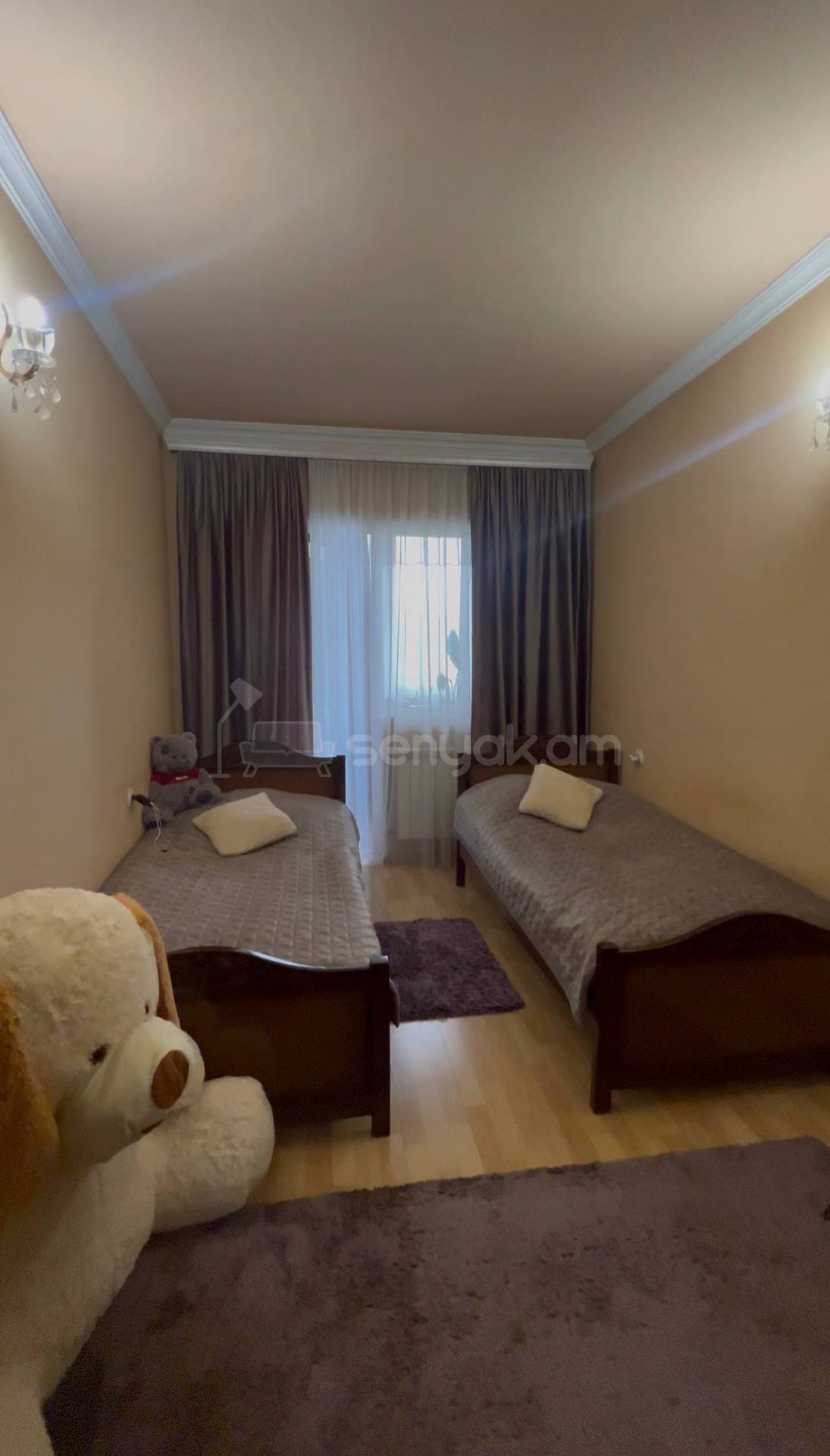 5 Սենյականոց Բնակարան Քարե Շենքում, 105քմ, 4/5 հարկ, Կապիտալ Վերանորոգված