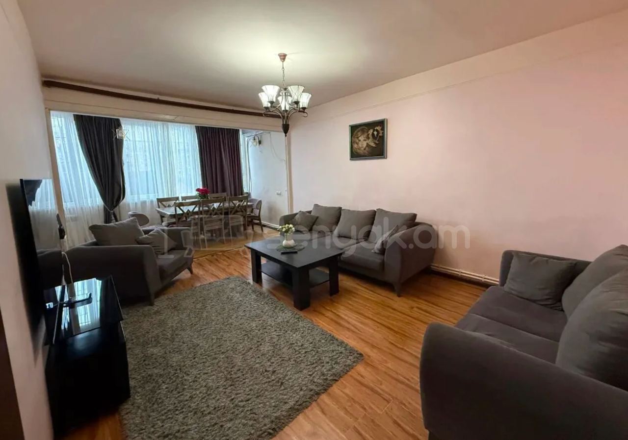 5 Սենյականոց Բնակարան Քարե Շենքում, 111քմ, 1/5 հարկ, Կապիտալ Վերանորոգված