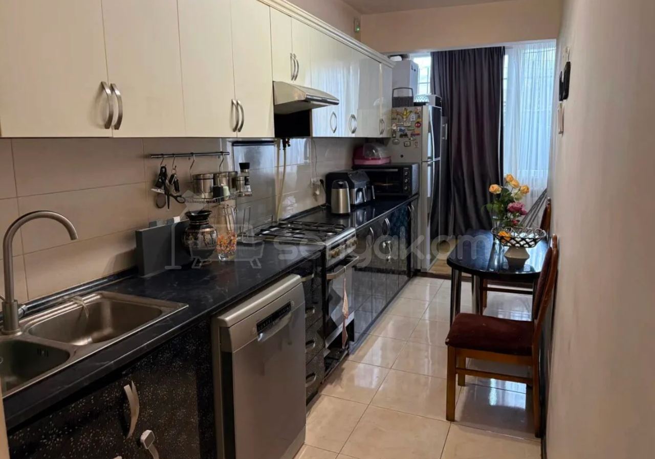 5 Սենյականոց Բնակարան Քարե Շենքում, 111քմ, 1/5 հարկ, Կապիտալ Վերանորոգված
