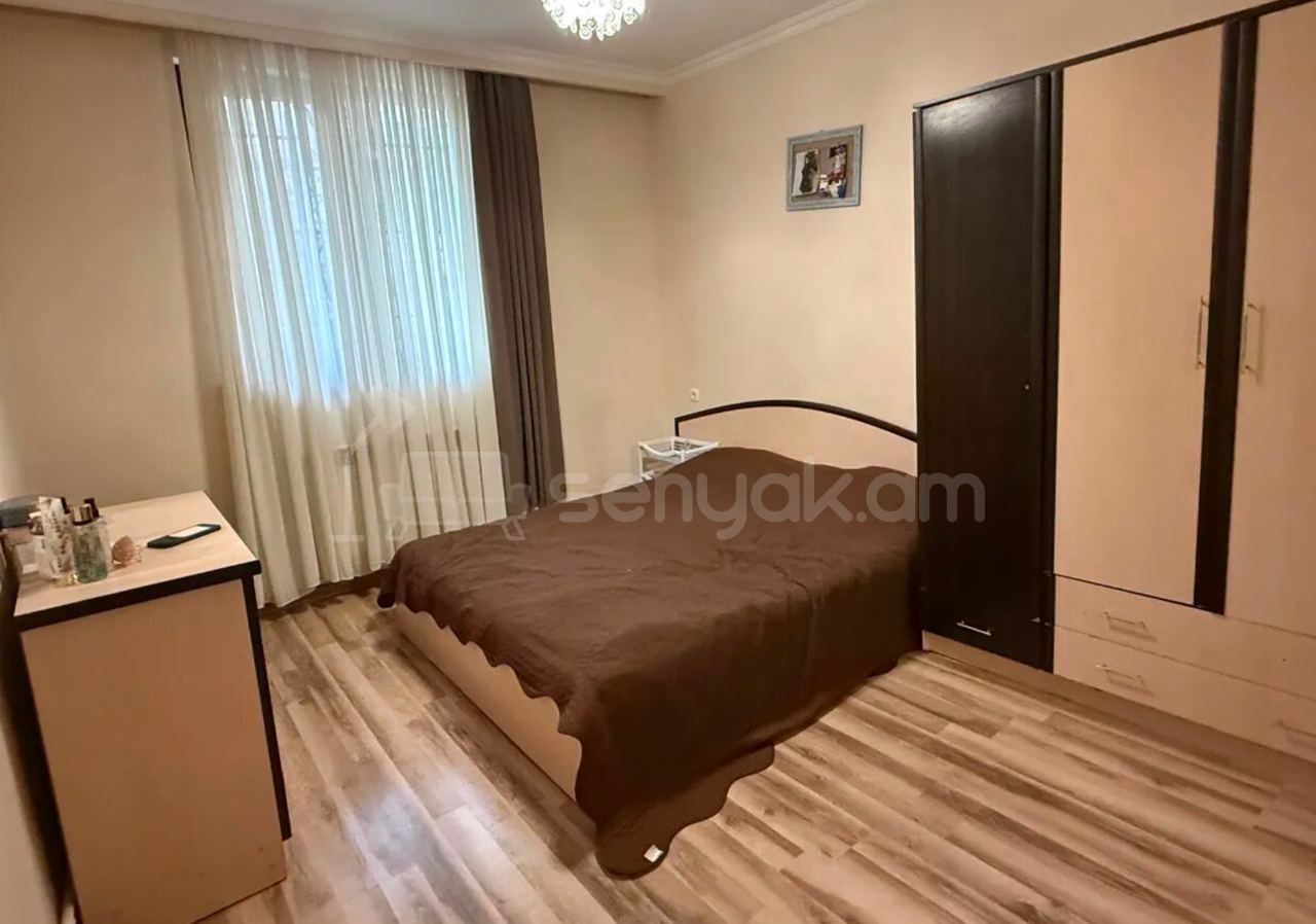 5 Սենյականոց Բնակարան Քարե Շենքում, 111քմ, 1/5 հարկ, Կապիտալ Վերանորոգված