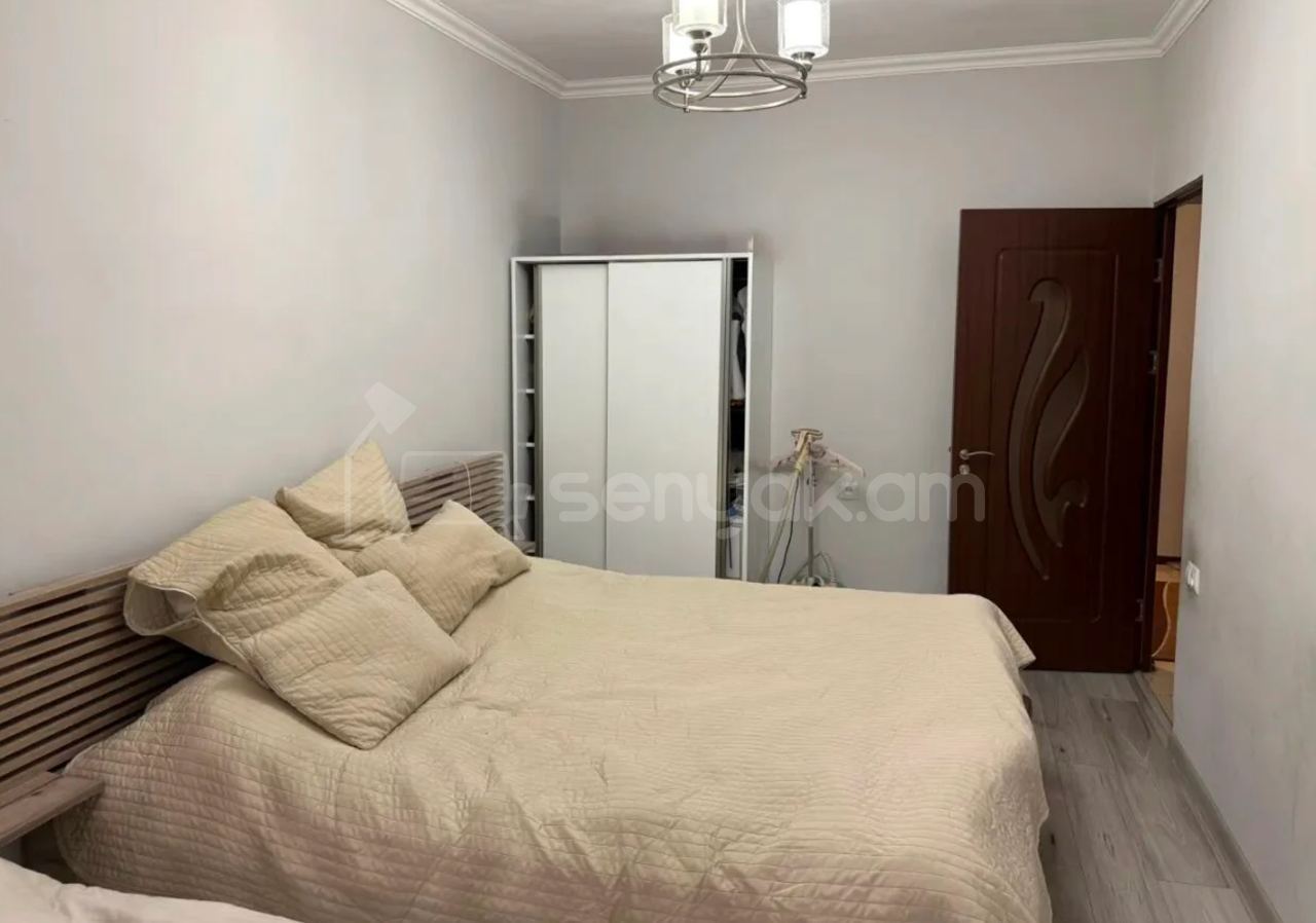 5 Սենյականոց Բնակարան Քարե Շենքում, 111քմ, 1/5 հարկ, Կապիտալ Վերանորոգված