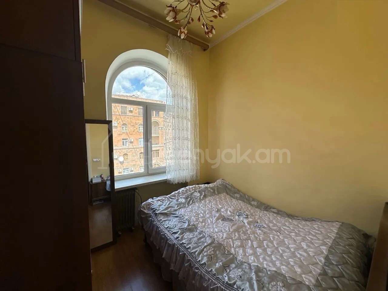2 Սենյականոց Բնակարան Քարե Շենքում, 36քմ, 5/5 հարկ, Կապիտալ Վերանորոգված
