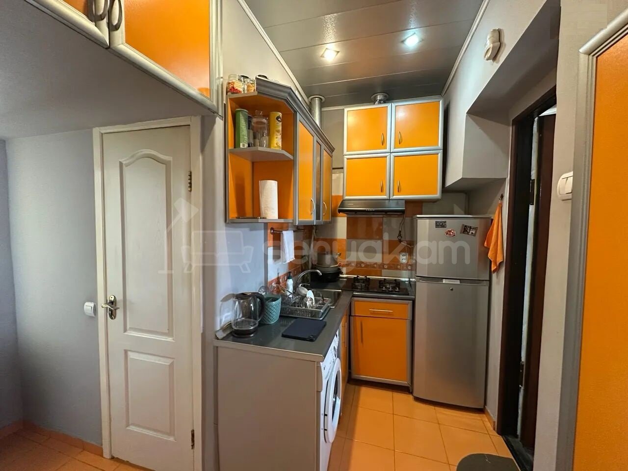 2 Սենյականոց Բնակարան Քարե Շենքում, 36քմ, 5/5 հարկ, Կապիտալ Վերանորոգված