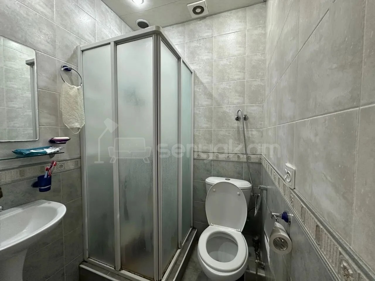 2 Սենյականոց Բնակարան Քարե Շենքում, 36քմ, 5/5 հարկ, Կապիտալ Վերանորոգված