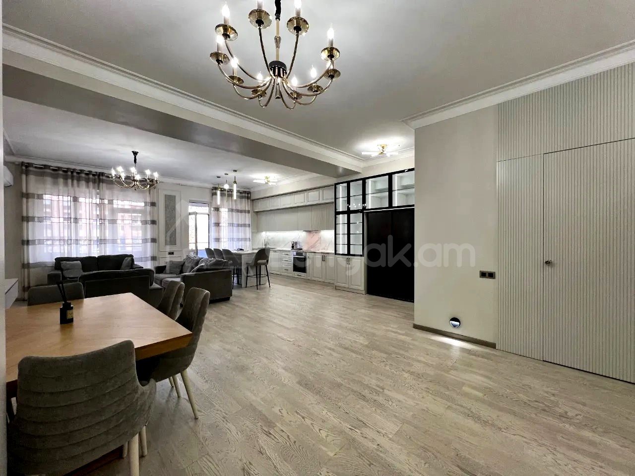 3 Սենյականոց Բնակարան, 115քմ, 3/15 հարկ, Դիզայներական Վերանորոգված