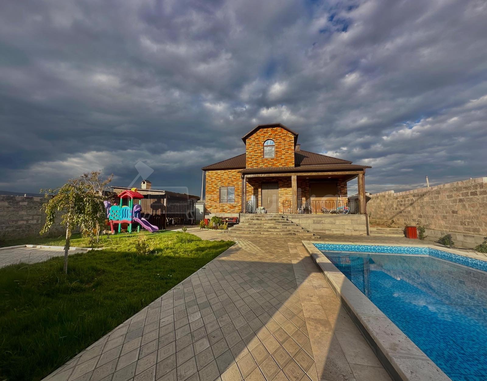 3 Սենյականոց Շքեղ Առանձնատուն, 120քմ, Լողավազանով