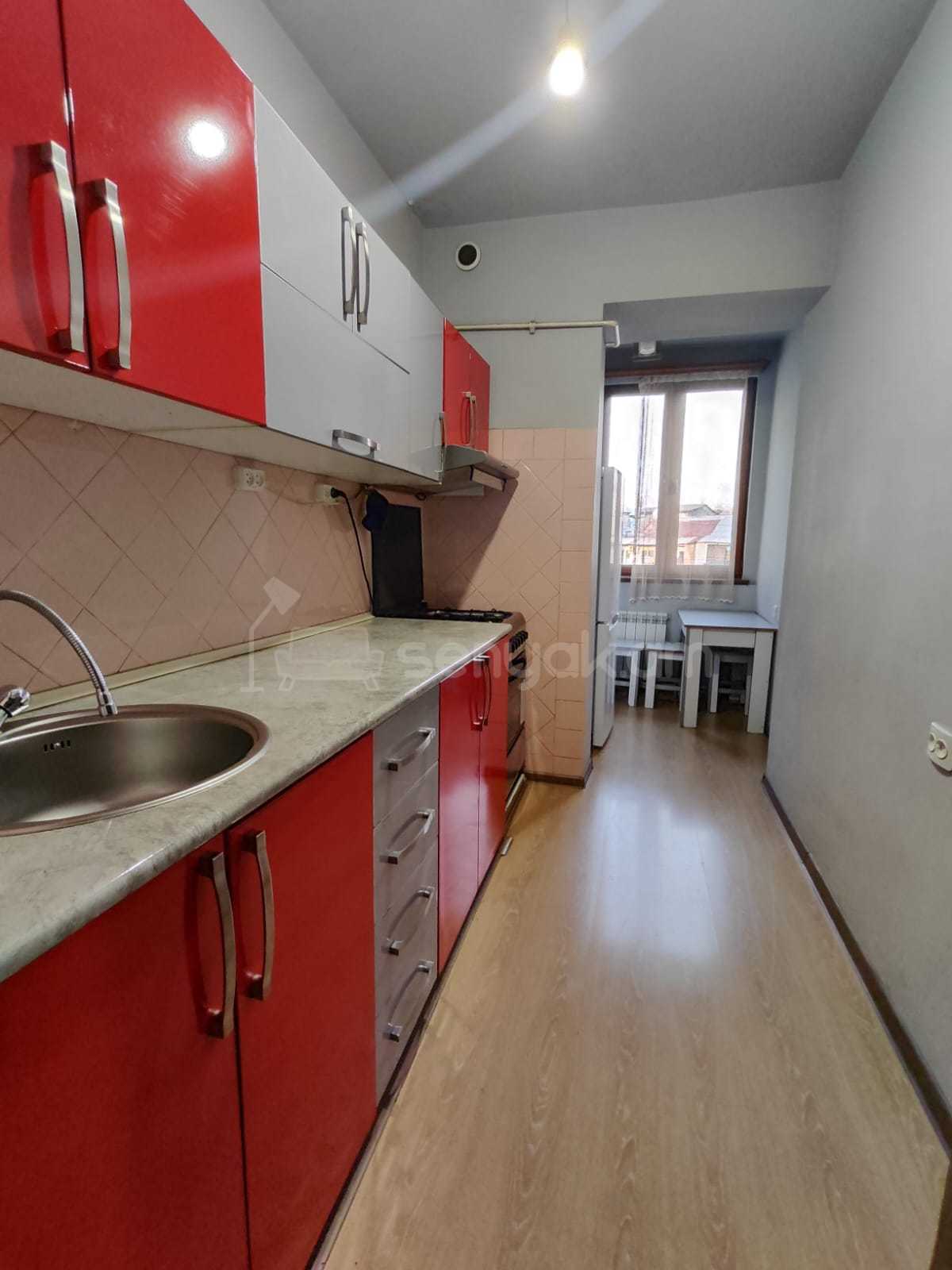 2 Սենյականոց Բնակարան Քարե Շենքում, 50քմ, 5/6 հարկ, Կապիտալ Վերանորոգված, Կահավորված, Արևկող