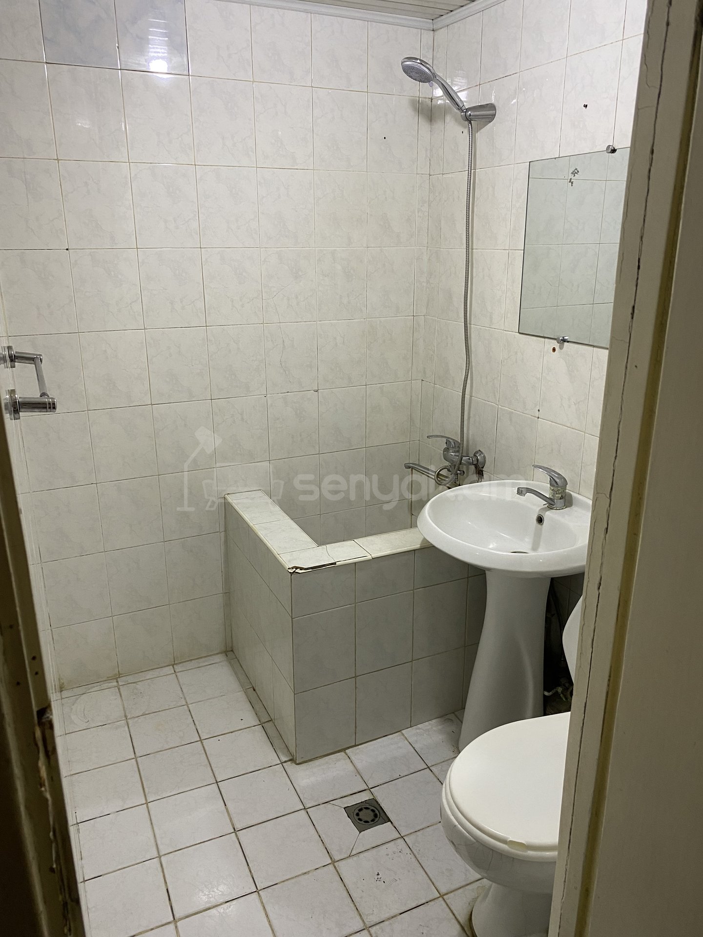 1 Սենյականոց Բնակարան, 33քմ, 1/5 հարկ, Նորմալ Վիճակում, Կահավորված