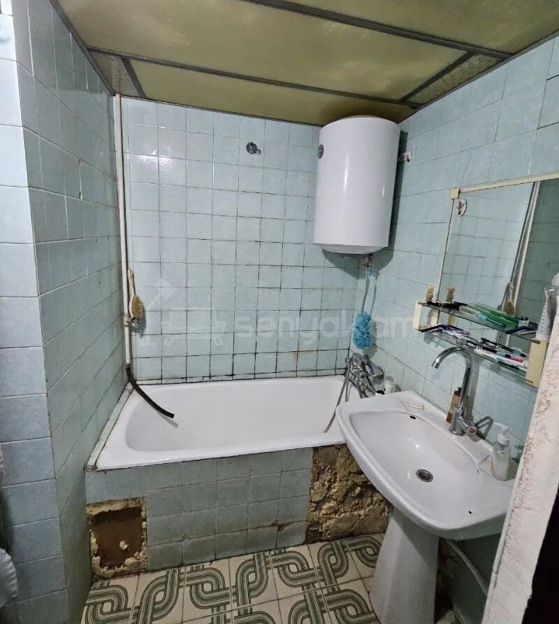 3 Սենյականոց Բնակարան, 98քմ, 9/13 հարկ, Նորմալ Վիճակում