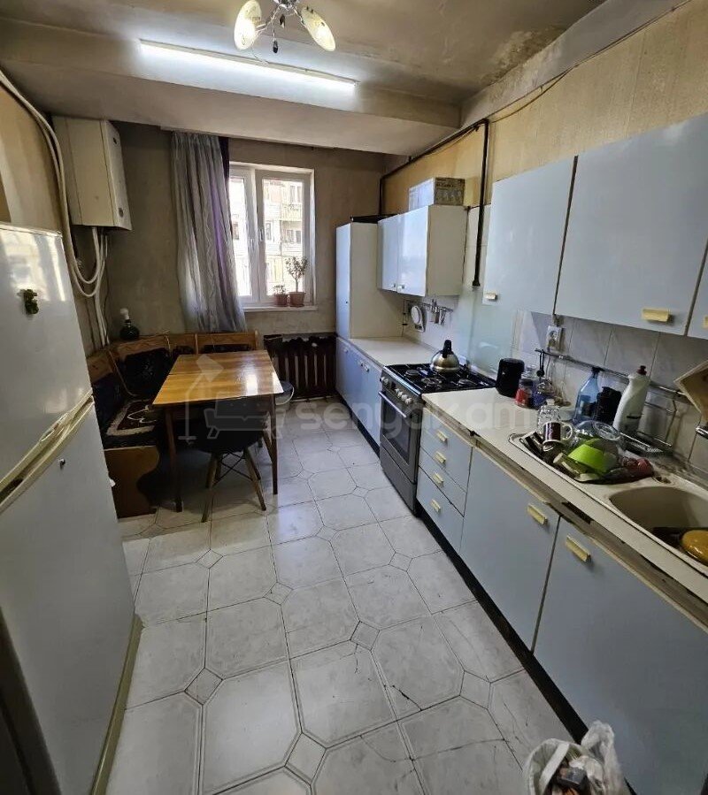 3 Սենյականոց Բնակարան, 98քմ, 9/13 հարկ, Նորմալ Վիճակում