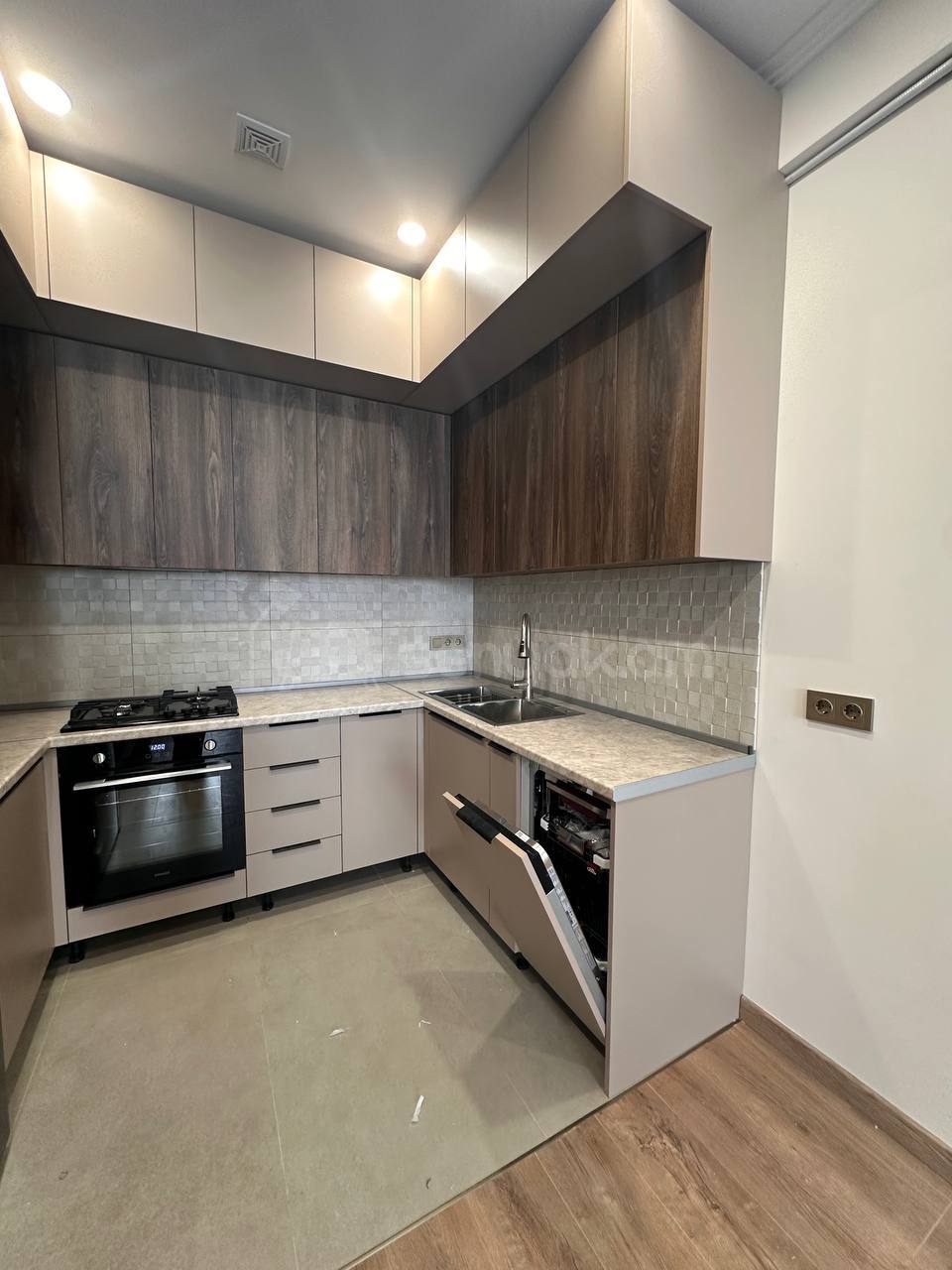 2 Սենյականոց Բնակարան Նորակառույցում, 60քմ, 15/17 հարկ, Կապիտալ Վերանորոգված, Կահավորված