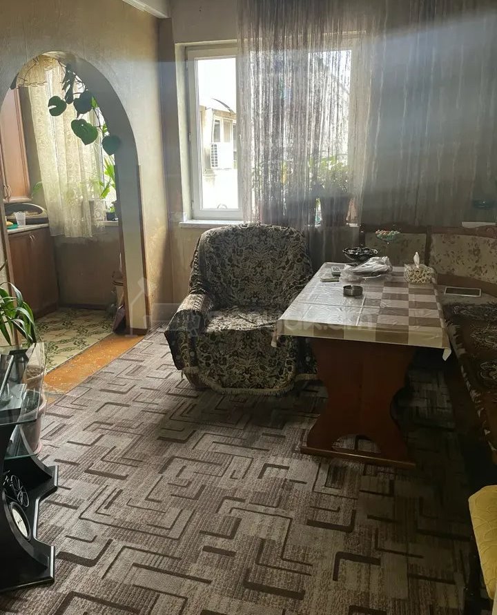 3 Սենյականոց Բնակարան Քարե Շենքում, 79քմ, 3/4 հարկ, Պետական Վիճակում