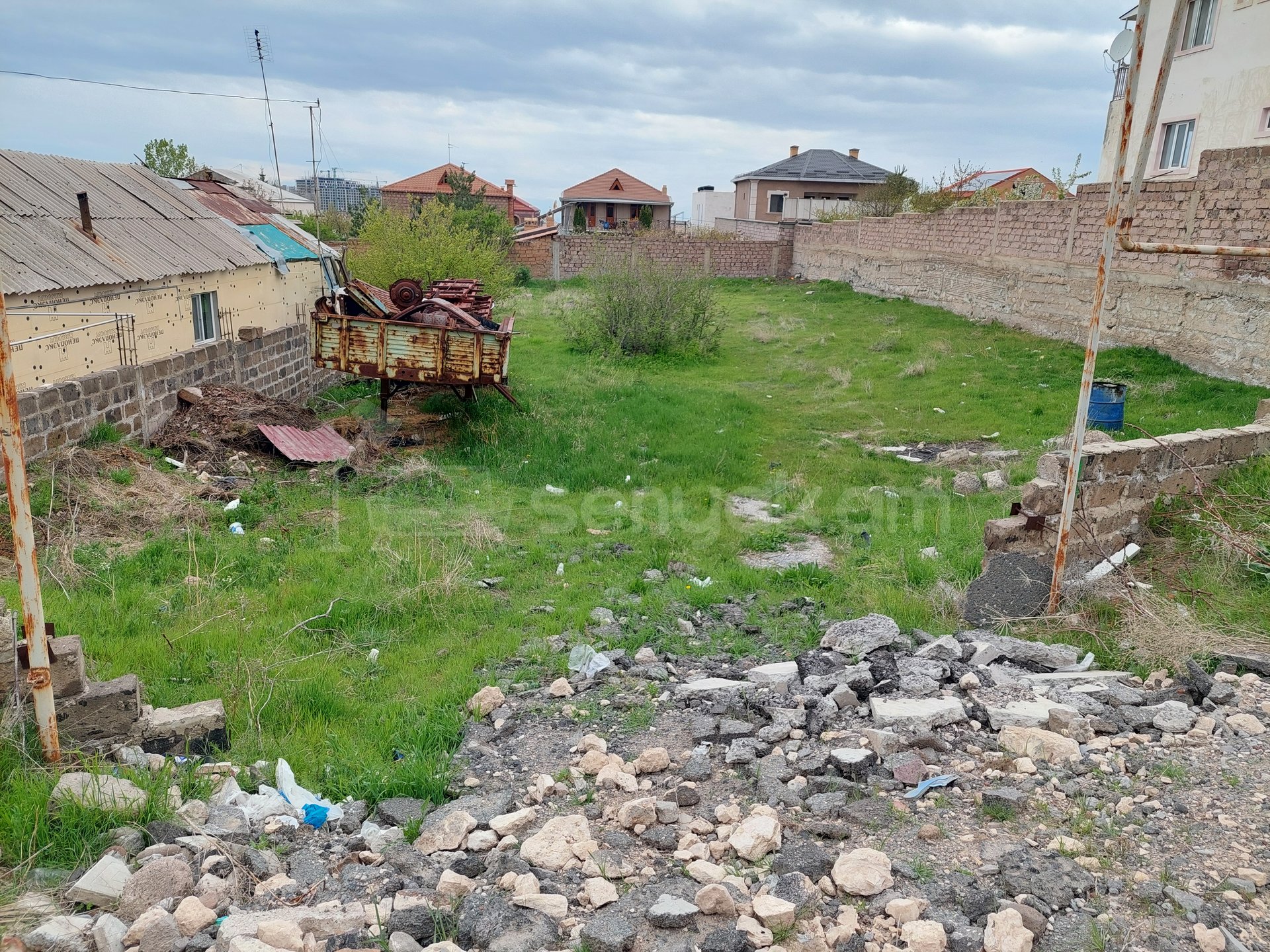 Բնակելի Նշանակության Հողատարածք, 1048քմ, Խմելու Ջրով, Էլեկտրականությամբ, Պարսպապատ