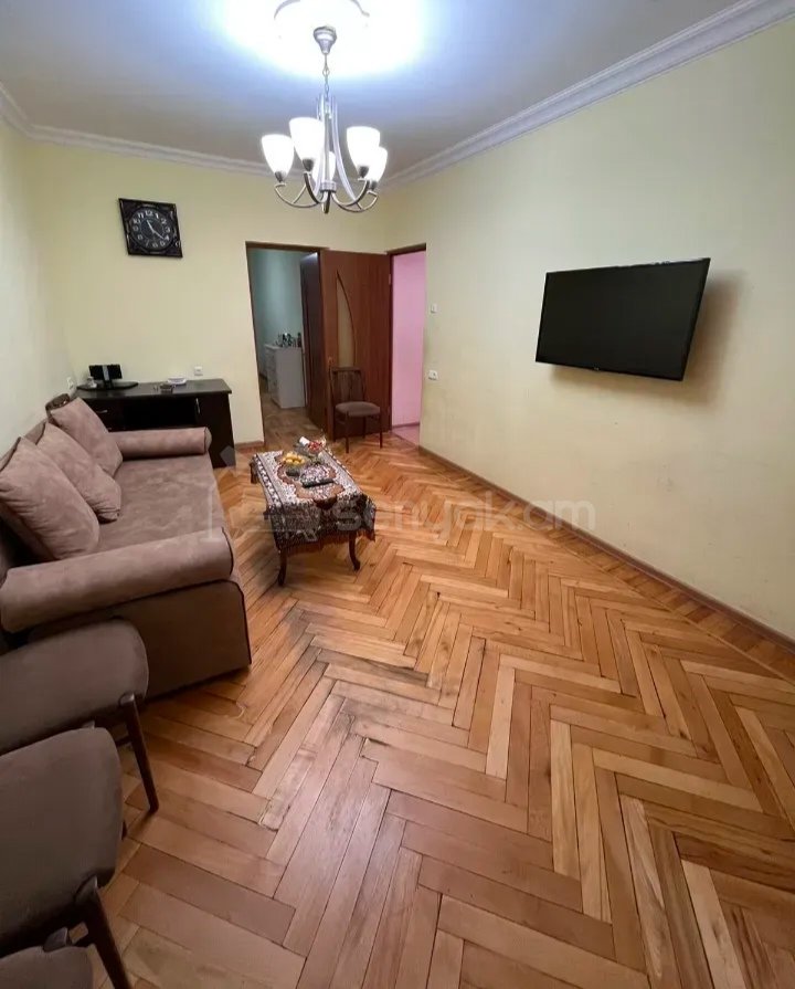 2 Սենյականոց Բնակարան Քարե Շենքում, 60քմ, 2/5 հարկ, Կոսմետիկ Վերանորոգված, Կահավորված