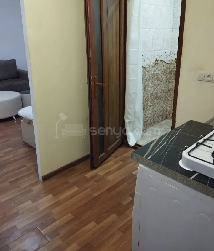 1 Սենյականոց Բնակարան Քարե Շենքում, 35քմ, 1/1 հարկ, Նորմալ Վիճակում, Կահավորված