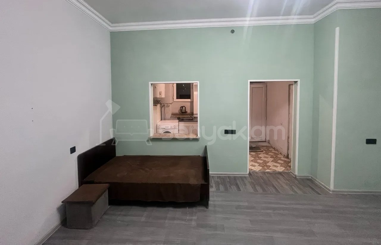 1 Սենյականոց Բնակարան Քարե Շենքում, 35քմ, 1/1 հարկ, Նորմալ Վիճակում, Կահավորված
