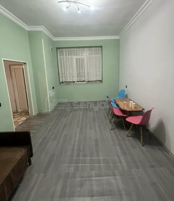 1 Սենյականոց Բնակարան Քարե Շենքում, 35քմ, 1/1 հարկ, Նորմալ Վիճակում, Կահավորված