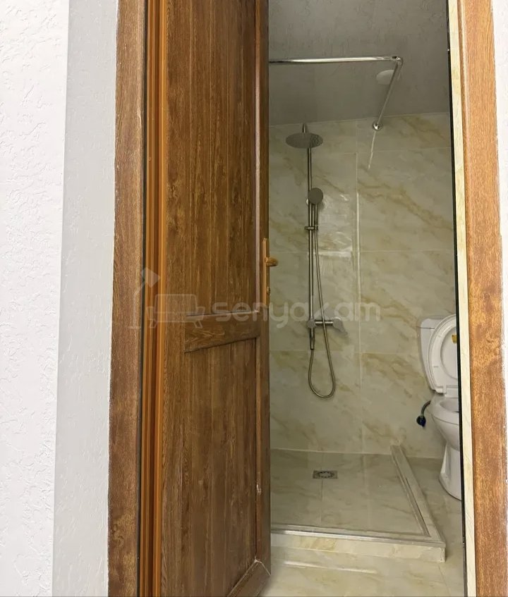3 Սենյականոց Բնակարան Քարե Շենքում, 74քմ, 1/1 հարկ, Նորմալ Վիճակում, Կահավորված, Արևկող