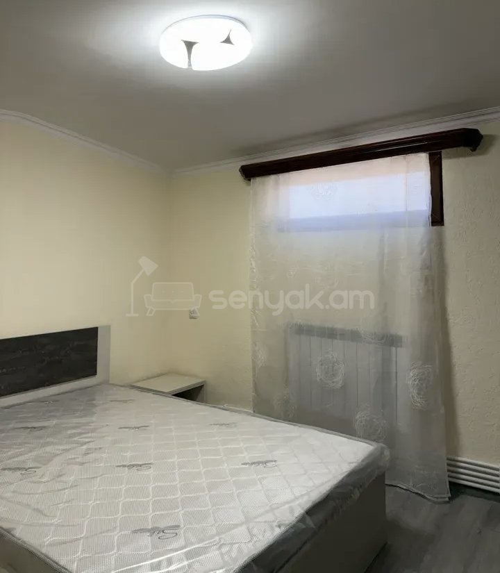 3 Սենյականոց Բնակարան Քարե Շենքում, 74քմ, 1/1 հարկ, Նորմալ Վիճակում, Կահավորված, Արևկող