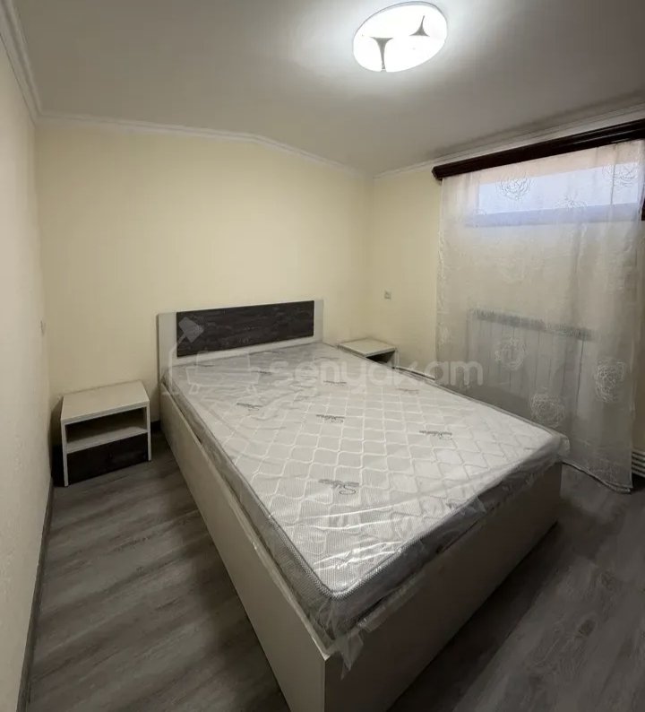 3 Սենյականոց Բնակարան Քարե Շենքում, 74քմ, 1/1 հարկ, Նորմալ Վիճակում, Կահավորված, Արևկող