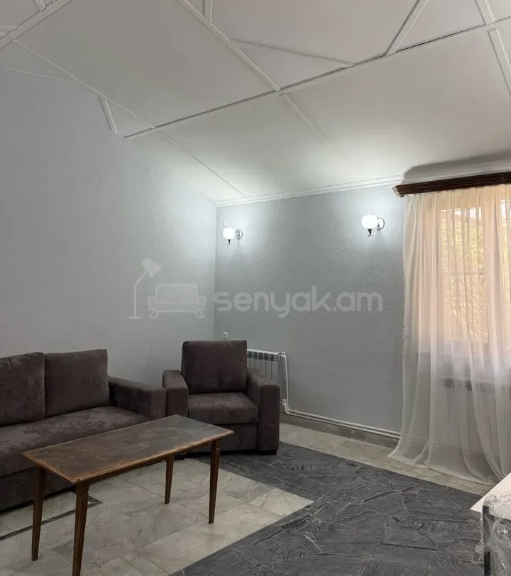 3 Սենյականոց Բնակարան Քարե Շենքում, 74քմ, 1/1 հարկ, Նորմալ Վիճակում, Կահավորված, Արևկող