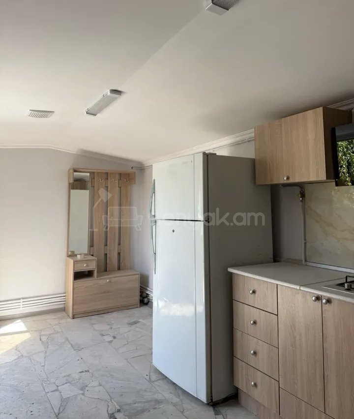 3 Սենյականոց Բնակարան Քարե Շենքում, 74քմ, 1/1 հարկ, Նորմալ Վիճակում, Կահավորված, Արևկող