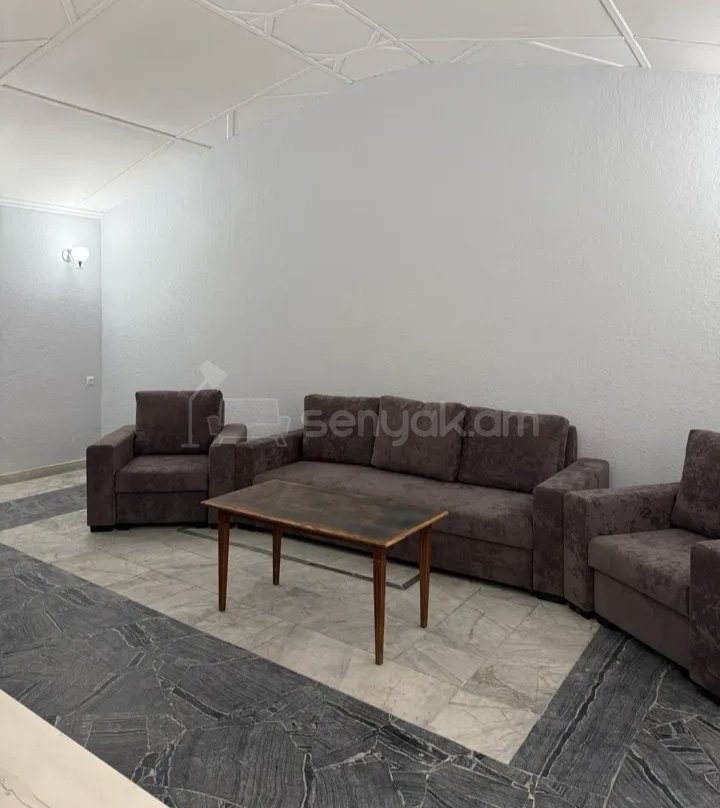 3 Սենյականոց Բնակարան Քարե Շենքում, 74քմ, 1/1 հարկ, Նորմալ Վիճակում, Կահավորված, Արևկող
