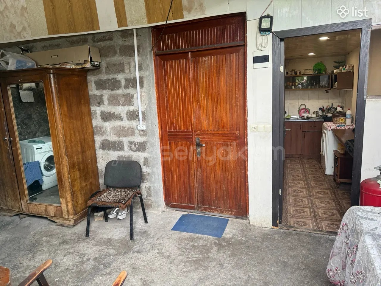 1 Սենյականոց Բնակարան Քարե Շենքում, 38քմ, 1/1 հարկ, Նորմալ Վիճակում, Կահավորված