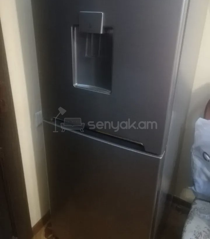 1 Սենյականոց Բնակարան Քարե Շենքում, 35քմ, 2/5 հարկ, Նորմալ Վիճակում, Կահավորված, Արևկող