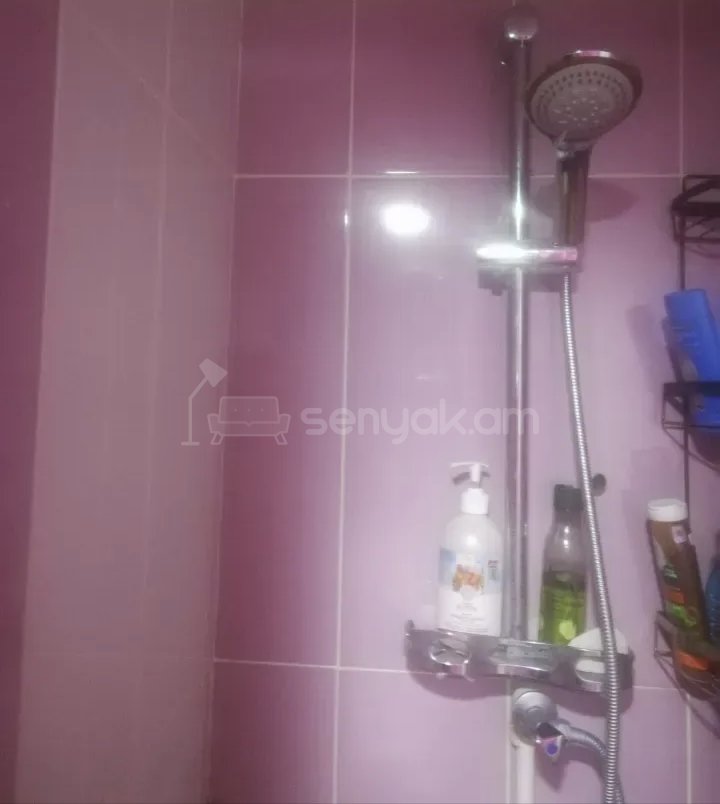 1 Սենյականոց Բնակարան Քարե Շենքում, 35քմ, 2/5 հարկ, Նորմալ Վիճակում, Կահավորված, Արևկող