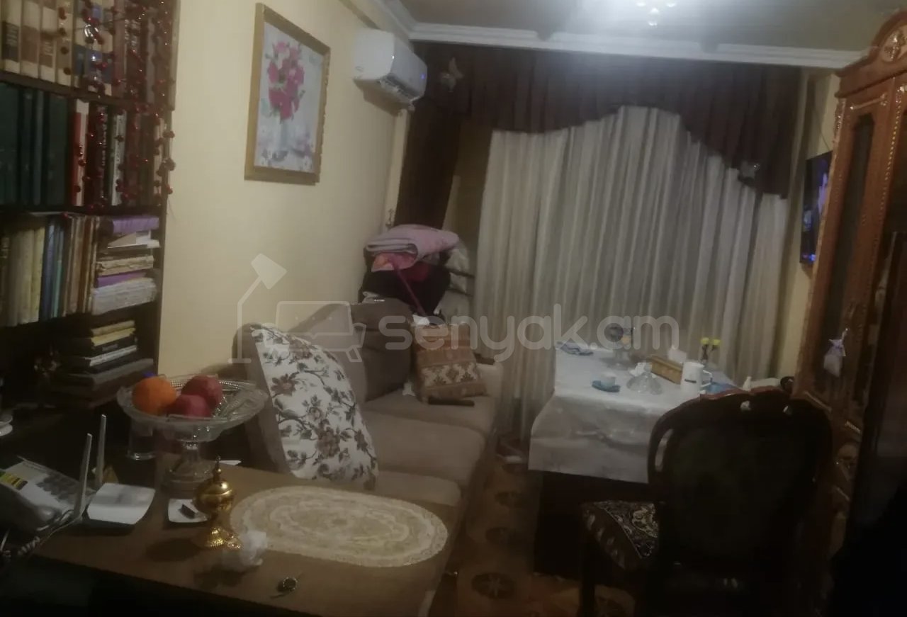 1 Սենյականոց Բնակարան Քարե Շենքում, 35քմ, 2/5 հարկ, Նորմալ Վիճակում, Կահավորված, Արևկող