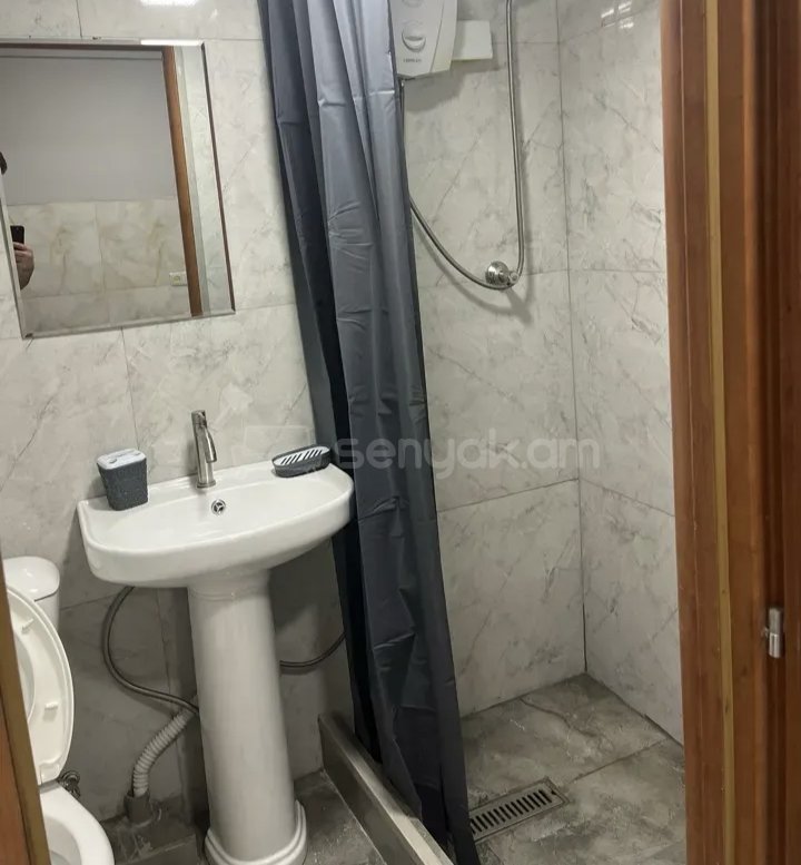 1 Սենյականոց Բնակարան Քարե Շենքում, 35քմ, 2/5 հարկ, Նորմալ Վիճակում, Կահավորված, Արևկող