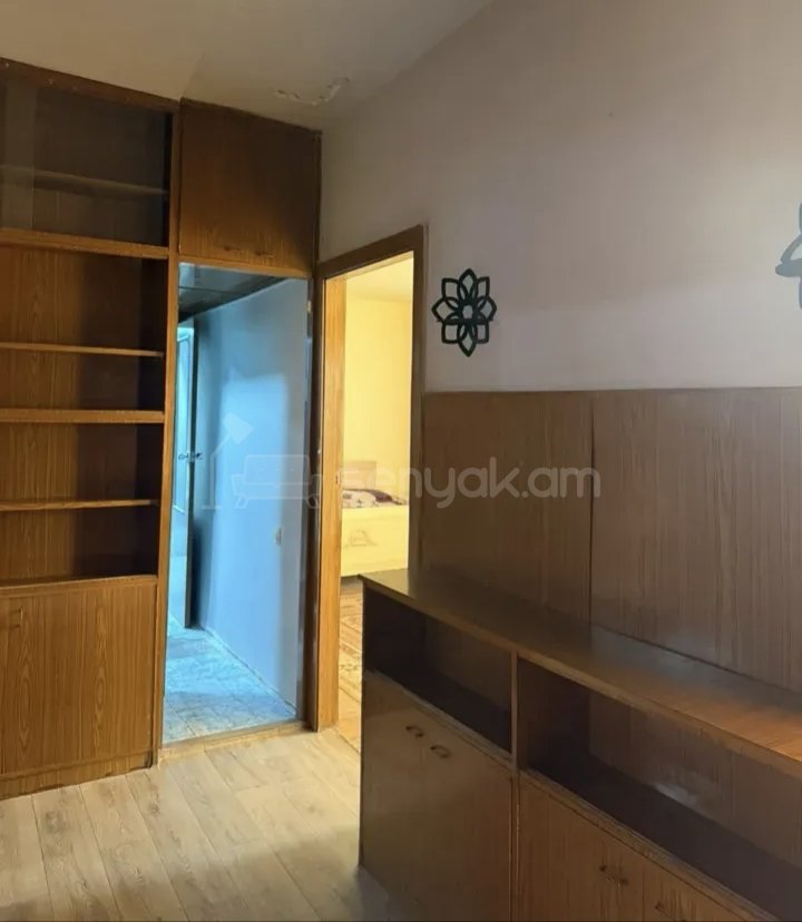 2 Սենյականոց Բնակարան Քարե Շենքում, 58քմ, 3/9 հարկ, Նորմալ Վիճակում, Կահավորված